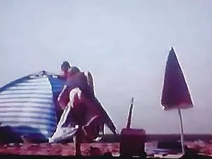 L'uomo era piegato v ...