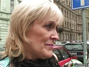Una bella donna in t ...